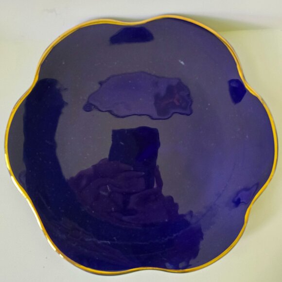 Hand Painted Dark Blue Scalloped Edge Ceramic Plate With Gold Trim From Italy - Picture 9 of 9